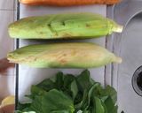 Foto langkah ke 1 dari resep Sayur bening bayam, jagung dan wortel.