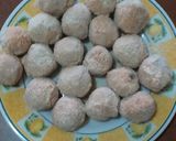 Foto del passaggio 2 della ricetta Polpette di lenticchie e manzo al sugo