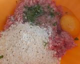 Foto del passaggio 2 della ricetta Polpette sulle foglie di limone