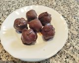 Foto del paso 6 de la receta: Bolitas de coco rallado con yogur y cobertura de chocolate