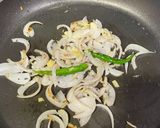 A picture of step 2 of Bread Upma.