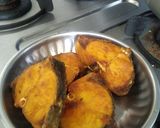 A picture of step 1 of Fish curry with vegetables.