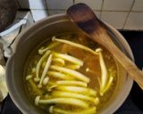 Foto langkah ke 4 dari resep 🍲 Chicken Mushroom Ginger Soup.