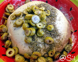 Foto del paso 5 de la receta: 14.🥖Pan árabe con aceitunas rellenas y hierbas provenzales