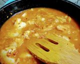 आलू टमाटर ग्रेवी के साथ उरद की कचौरी (aloo tamatar gravy ke saath urad ki kachori recipe in Hindi) रेसिपी चरण 3 फोटो