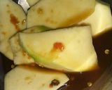 Foto langkah ke 4 dari resep Rujak Erok-Erok Kuah Mangga.