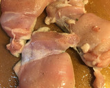 Foto del paso 2 de la receta: Contramuslos de pollo con jugo de limón y cilantro fresco