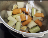 Foto del paso 3 de la receta: Caldo de verduras (que luego congelo)