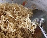 Foto langkah ke 5 dari resep Mie Kering Pedas Manis.