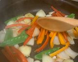 A picture of step 8 of Stir-fried chicken and cashew nuts.