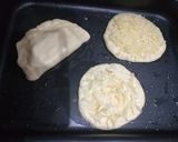 صورة لخطوة 4 من وصفة بيتزا أنواع بعجينة العشر دقائق 🍕