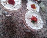 صورة لخطوة 6 من وصفة تحلية بالفراولة والكريمة 😘