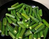 A picture of step 1 of Bhindi/Okra Gravy Masala.