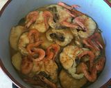 Foto del paso 4 de la receta: Guiso de merluza con patatas y gambas