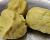 A picture of step 2 of Makki Ki Roti.