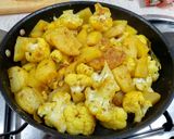 Foto del paso 11 de la receta: Aloo gobi {curry de patatas y coliflor}