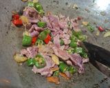 Foto langkah ke 3 dari resep Tumis Daging Pare Lombok.