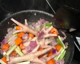 Foto langkah ke 3 dari resep Kaldu ayam homemade dengan ceker ayam.