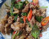 รูปขั้นตอนการทำที่ 3 ของ เนื้อโคขุนผัดใบโหระพา