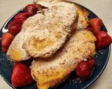 French toast szamócával, avagy a híres francia bundáskenyér 😍🍞🧇 recept fázis 4 fotója
