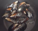 Foto del paso 3 de la receta: 🍝 Espaguetis con mejillones 🐚