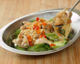 Foto langkah ke 5 dari resep Ayam Kukus Oyong Devina Hermawan.