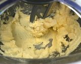 A picture of step 2 of Tottenham cake.