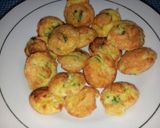 Foto langkah ke 4 dari resep Egg Rice Ball.