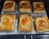 Foto langkah ke 7 dari resep Strawberry Cheese Pastry.