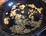Une image de l'étape 1 de Gratin de riz aux trompettes de la mort bœuf séché et parmesan.