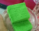 Foto langkah ke 5 dari resep Bolu pandan kukus.
