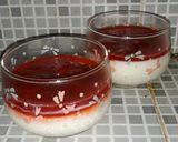Foto langkah ke 6 dari resep Vanilla Panna Cotta with Strawberry Compote.