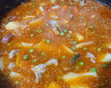 Foto del paso 4 de la receta: Estofado de cerdo con chorizo y guisantes