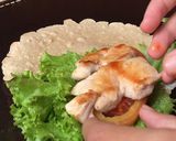 Foto langkah ke 8 dari resep Healthy Lunch : Tortilla Chicken Wrap.