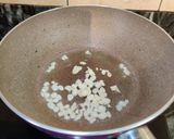 A picture of step 3 of Aglio e olio fettuccine.