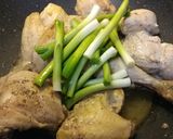 Foto del paso 3 de la receta: Pollo en su jugo con verduras🌺
