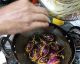 A picture of step 4 of Stuffed brinjal curry.