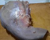 Foto del paso 1 de la receta: Lengua entomatada con puré