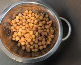 Une image de l'étape 1 de Salade de brede mafane au céleri,carottes,pois chiches, tomates et oignon.