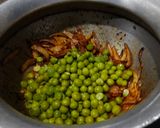 A picture of step 2 of Peas Pulav.