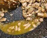 صورة لخطوة 3 من وصفة أرز مقلي بالمشروم 🍄