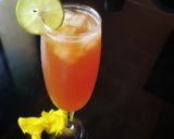 A picture of step 2 of Honey lemon Iced tea.