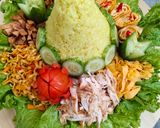 Foto langkah ke 10 dari resep Tumpeng Nasi Kuning praktis.