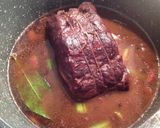 Foto del passaggio 5 della ricetta Brasato al Barolo con funghi pioppini e purè al curcuma