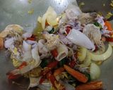 Foto langkah ke 5 dari resep Cumi & Udang Mentega Saus Tiram.