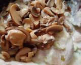 Foto del paso 3 de la receta: Pechugas de pollo con crema de puerros y champiñones