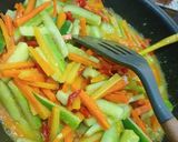 Foto langkah ke 4 dari resep Acar wortel timun bumbu kuning.