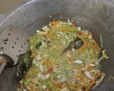 Foto langkah ke 4 dari resep Tumis labu siam wortel telur orak arik.