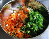 Foto langkah ke 2 dari resep Rolade ayam wortel daun bawang.