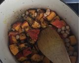A picture of step 3 of Chickpea, squash and green bean curry - vegan.